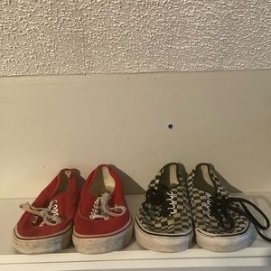 Vans men’s size 10 good skate shoes and easy to clean nice and comfy too.